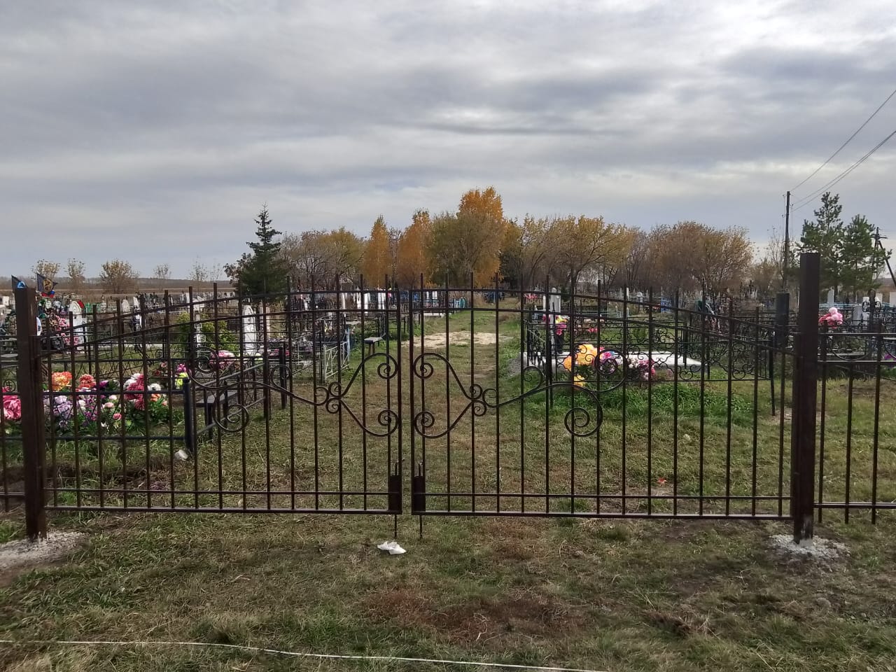 В рамках реализации Программы поддержки местных инициатив завершен проект &quot;Благоустройство кладбища&quot;.